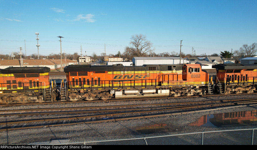 BNSF 6982 Roster shot